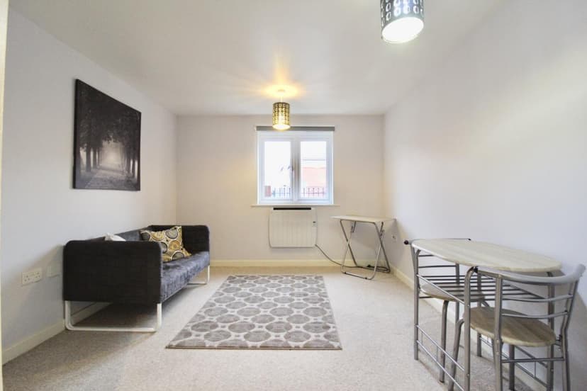 Image 2:1 bedroom Ground floor flat to rent