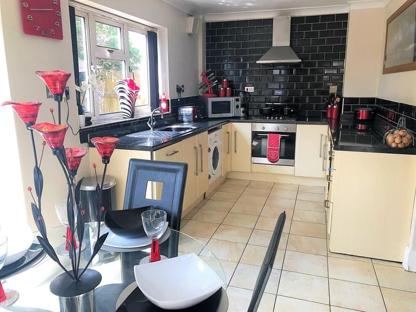 Image 1:3 bedroom Semi-detached house to rent