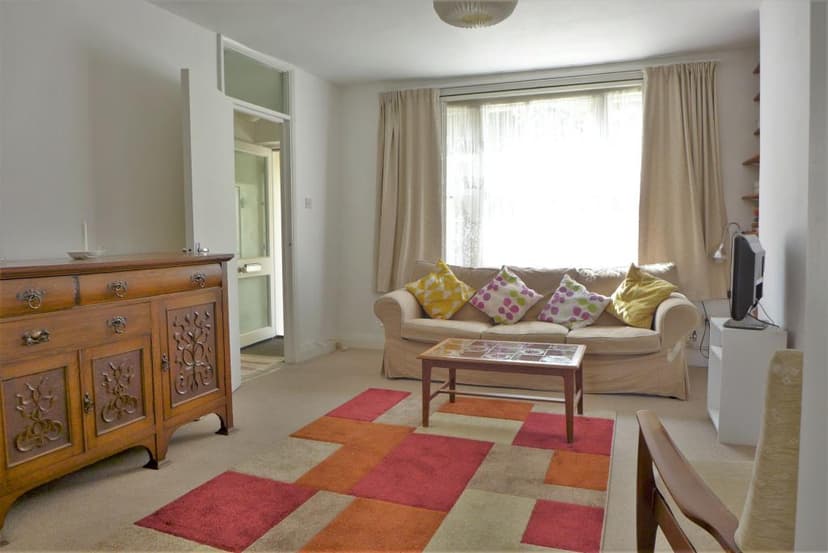 Image 2:2 bedroom Ground floor maisonette to rent