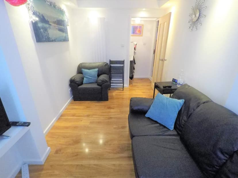 Image 3:4 bedroom End-of-terrace house to rent