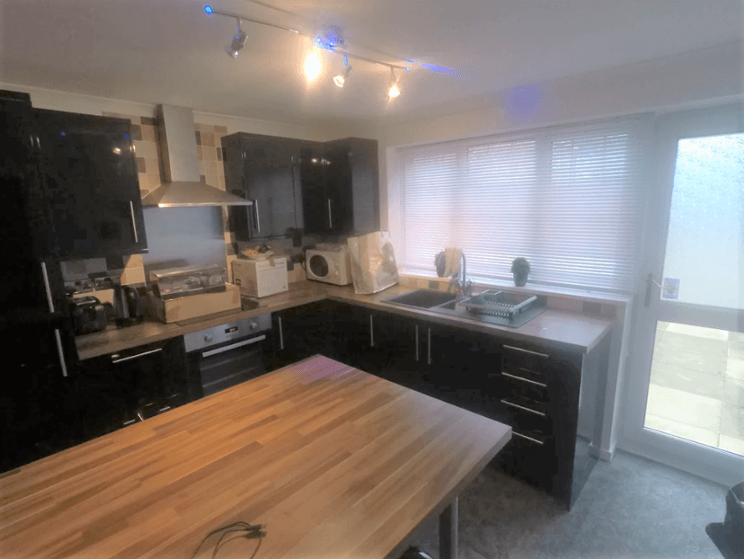 Image 2:4 bedroom End-of-terrace house to rent