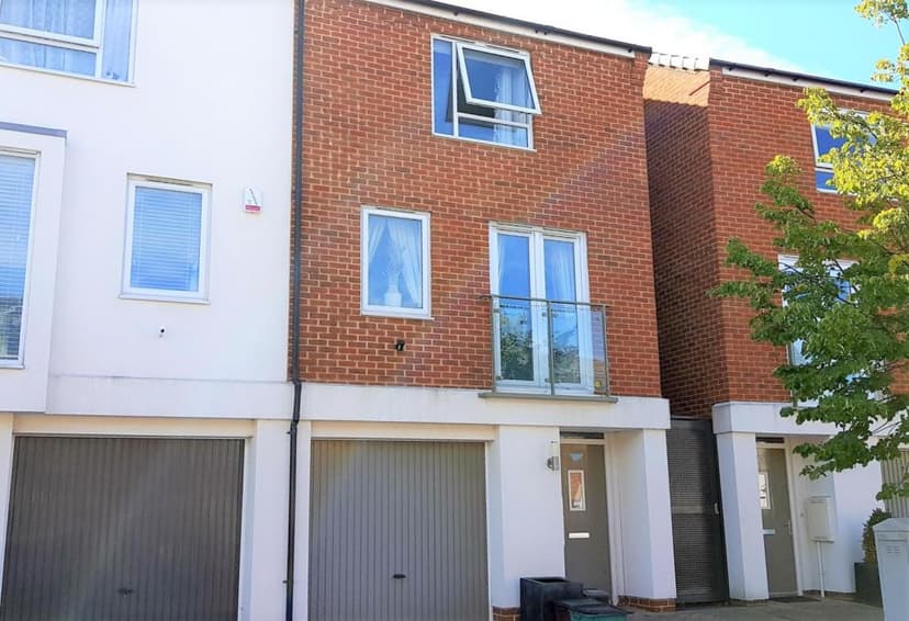 Image 2:4 bedroom Semi-detached house to rent