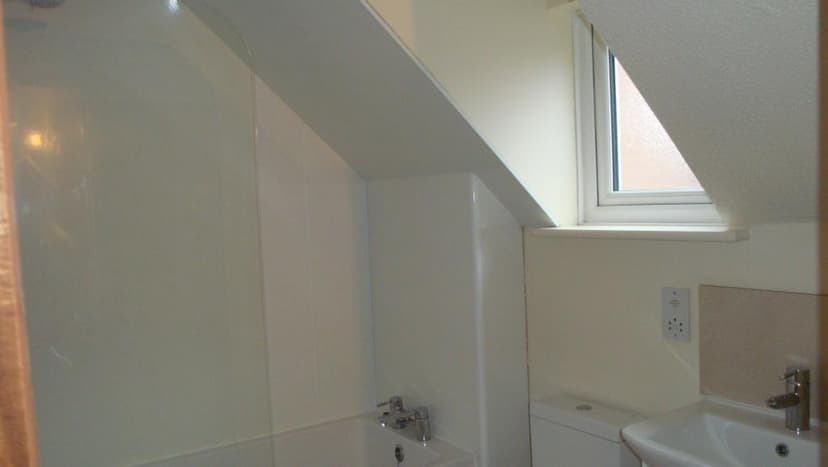 Image 2:1 bedroom Semi-detached house to rent