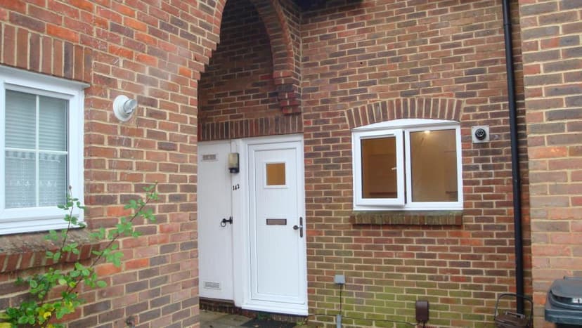 Image 1:1 bedroom Semi-detached house to rent