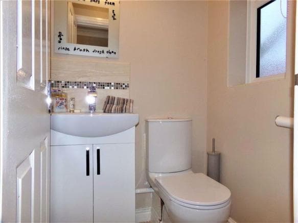 Image 3:4 bedroom Detached house to rent