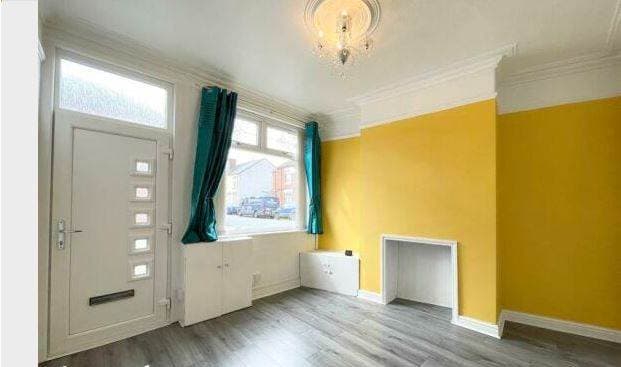 Image 2:2 bedroom End-of-terrace house to rent