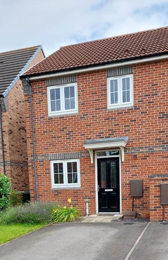 Image 1:2 bedroom End-of-terrace house to rent