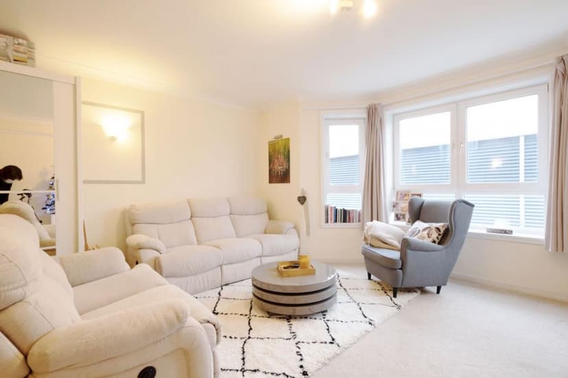 Image 1:1 bedroom Apartment or flat to rent