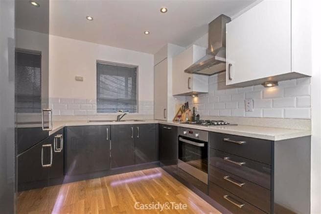 Image 2:4 bedroom Terraced house to rent