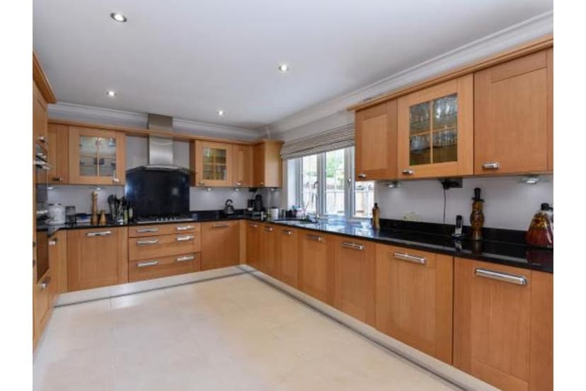 Image 3:4 bedroom Detached house to rent