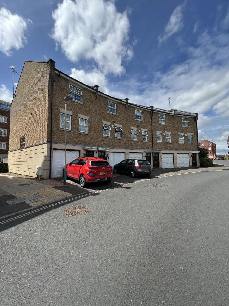 Image 1:3 bedroom Townhouse to rent