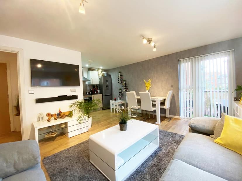 Image 1:2 bedroom Apartment or flat to rent