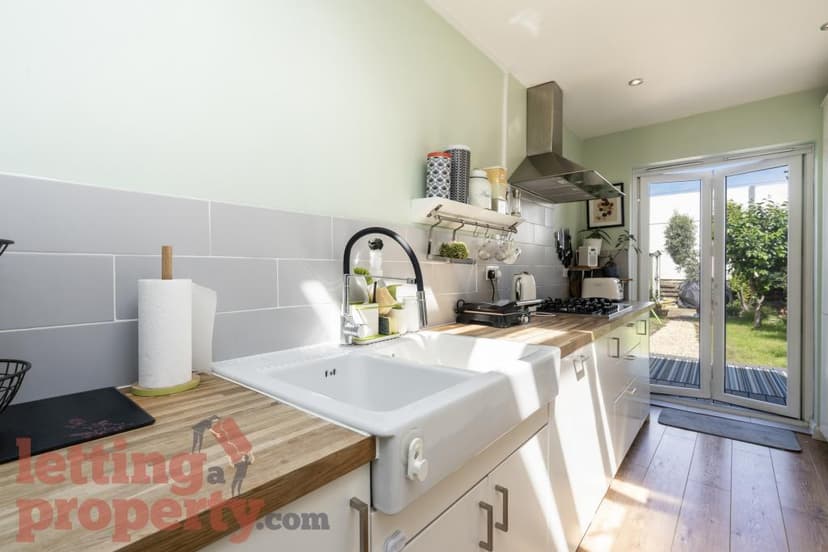 Image 2:3 bedroom Semi-detached house to rent