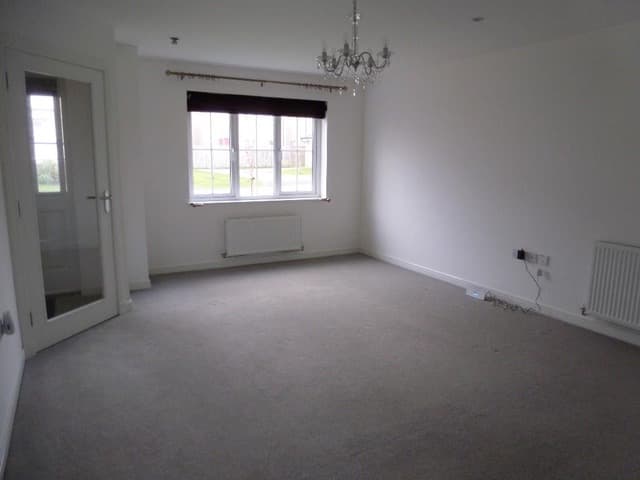 Image 2:4 bedroom Detached house to rent