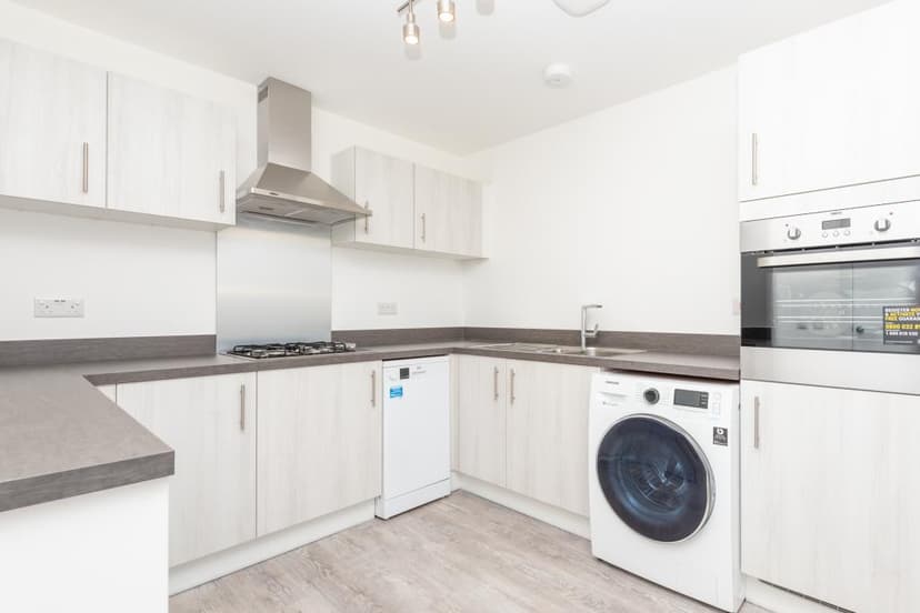 Image 2:4 bedroom Detached house to rent