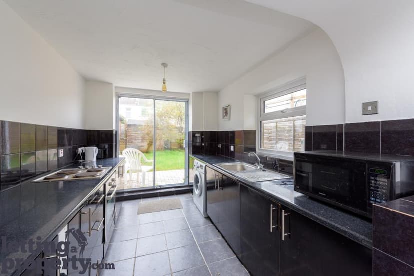 Image 3:4 bedroom End-of-terrace house to rent