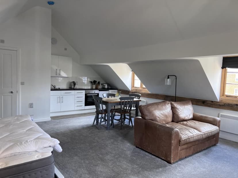 Image 1:1 bedroom Apartment or flat to rent