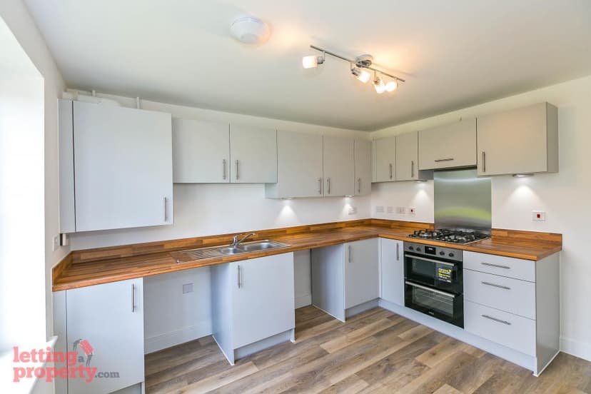 Image 2:4 bedroom Semi-detached house to rent