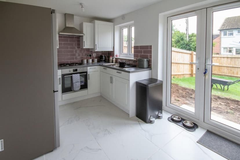 Image 1:2 bedroom End-of-terrace house to rent