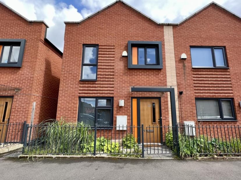 Image 2:3 bedroom End-of-terrace house to rent