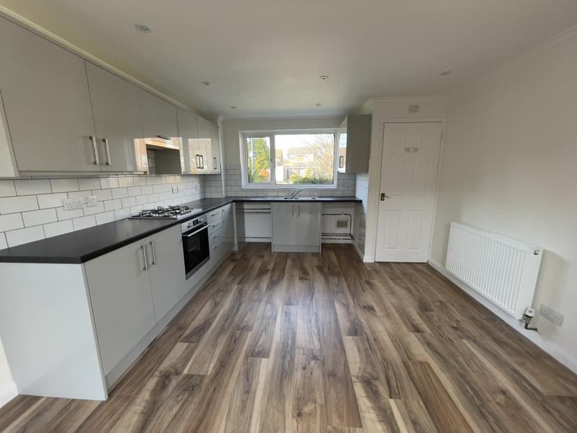 Image 2:3 bedroom Semi-detached house to rent