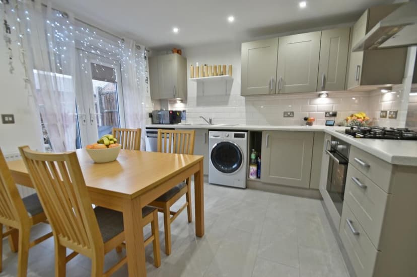 Image 2:2 bedroom End-of-terrace house to rent