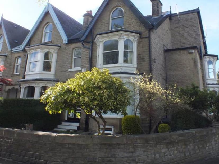 Image 1:2 bedroom Ground floor flat to rent