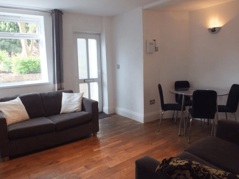 Image 2:2 bedroom Ground floor flat to rent