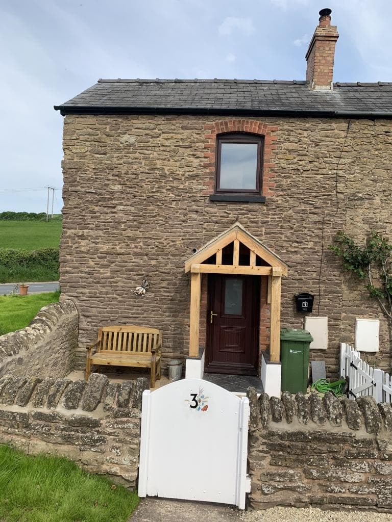 Image 1:1 bedroom Cottage to rent