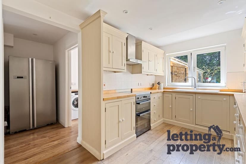 Image 3:5 bedroom Detached house to rent