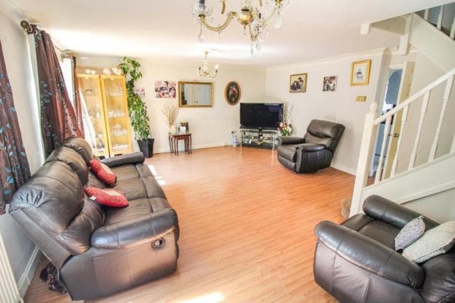 Image 2:4 bedroom Detached house to rent