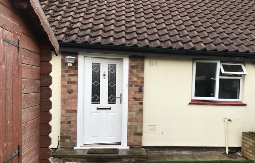 Image 1:1 bedroom Terraced bungalow to rent