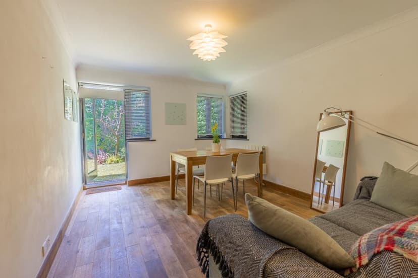 Image 2:1 bedroom Ground floor flat to rent