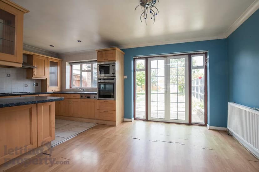 Image 2:3 bedroom Semi-detached house to rent