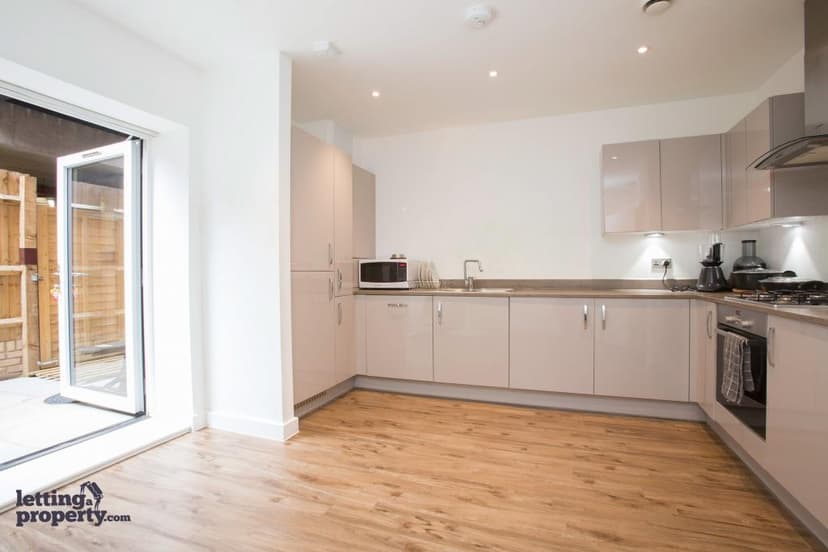 Image 2:4 bedroom Townhouse to rent