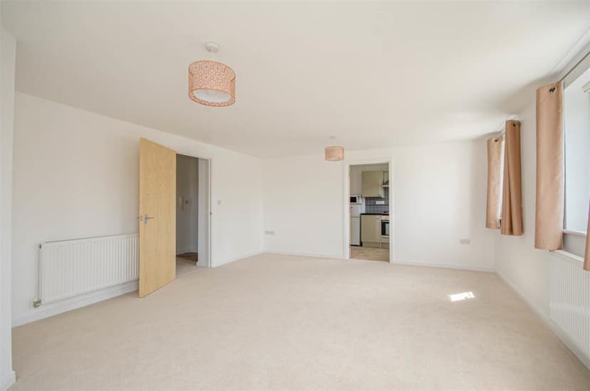Image 2:2 bedroom Ground floor flat to rent
