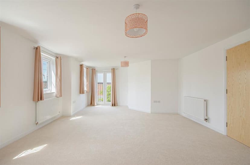 Image 1:2 bedroom Ground floor flat to rent