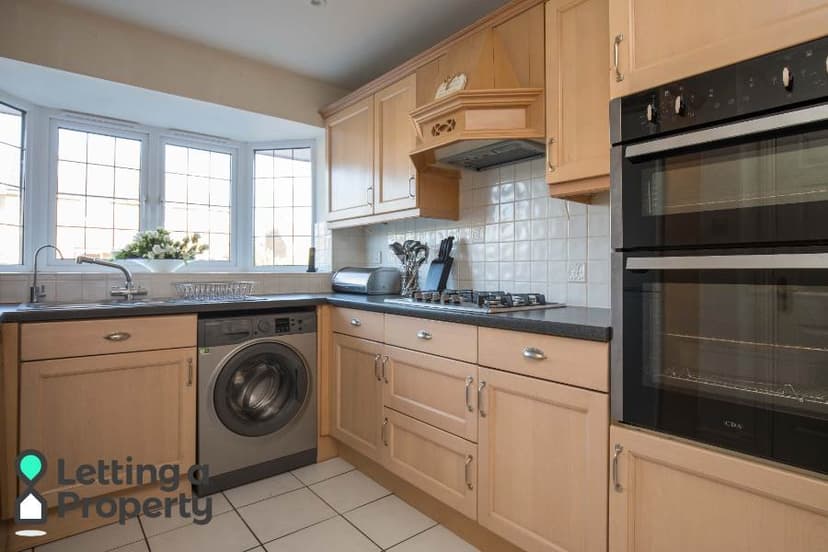 Image 3:4 bedroom Detached house to rent