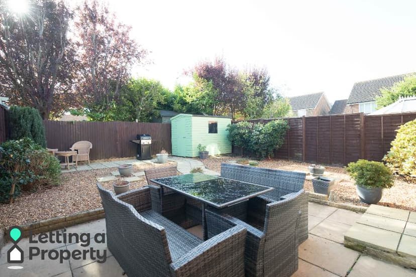 Image 2:4 bedroom Detached house to rent