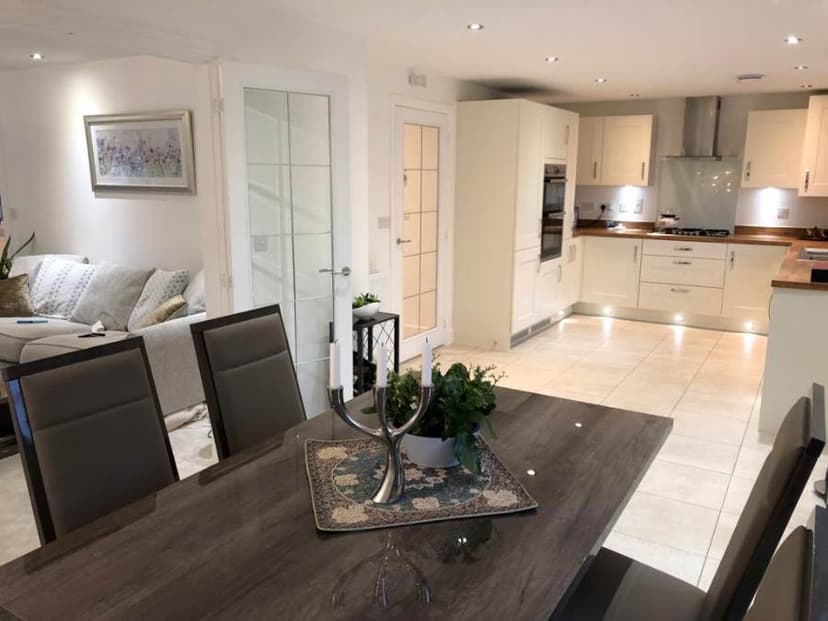 Image 2:5 bedroom Detached house to rent