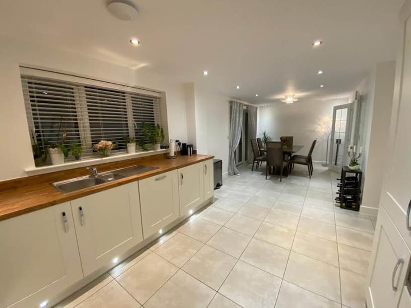 Image 3:5 bedroom Detached house to rent