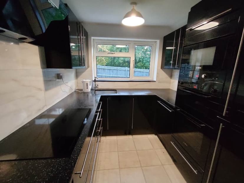 Image 2:2 bedroom Semi-detached bungalow to rent