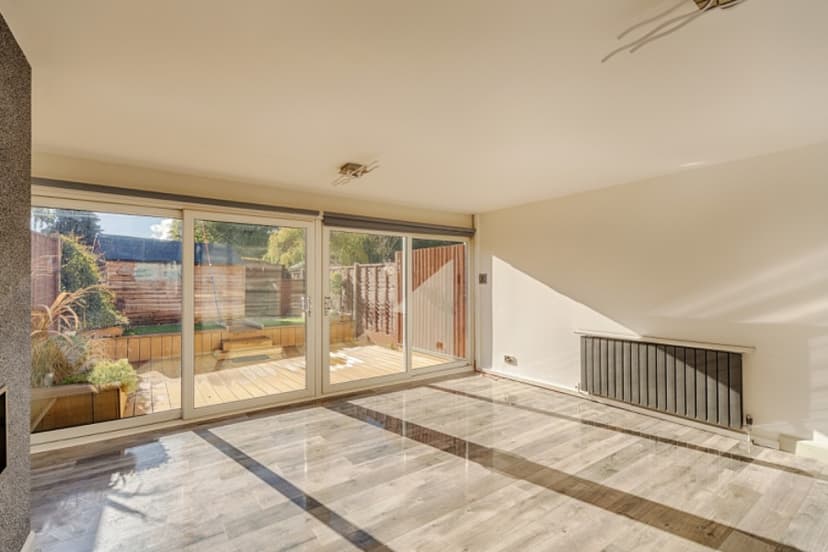 Image 1:3 bedroom End-of-terrace house to rent