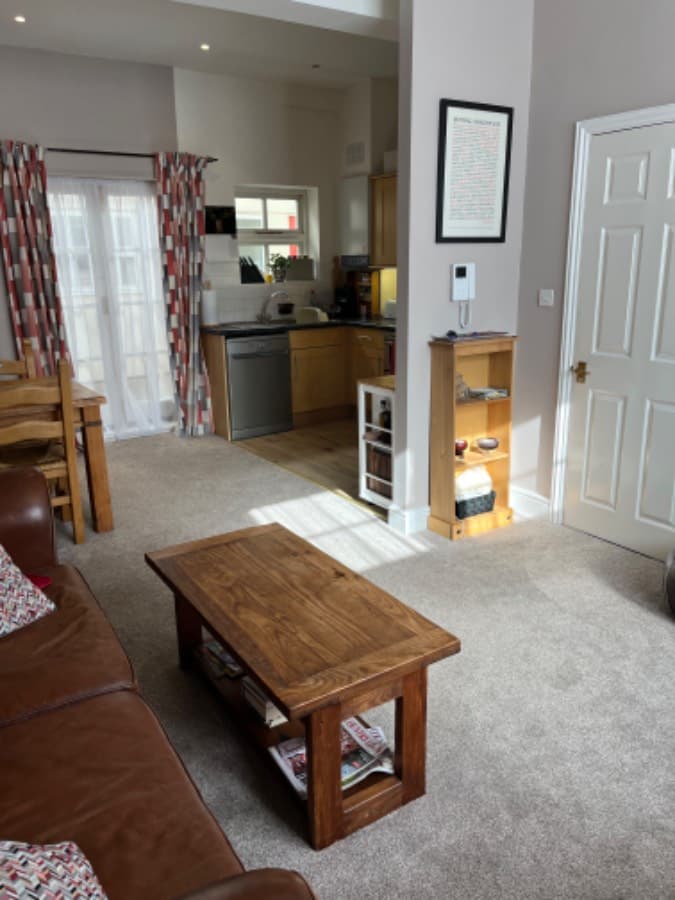 Image 1:2 bedroom Mews to rent