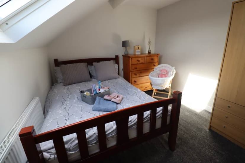 Image 3:6 bedroom End-of-terrace house to rent