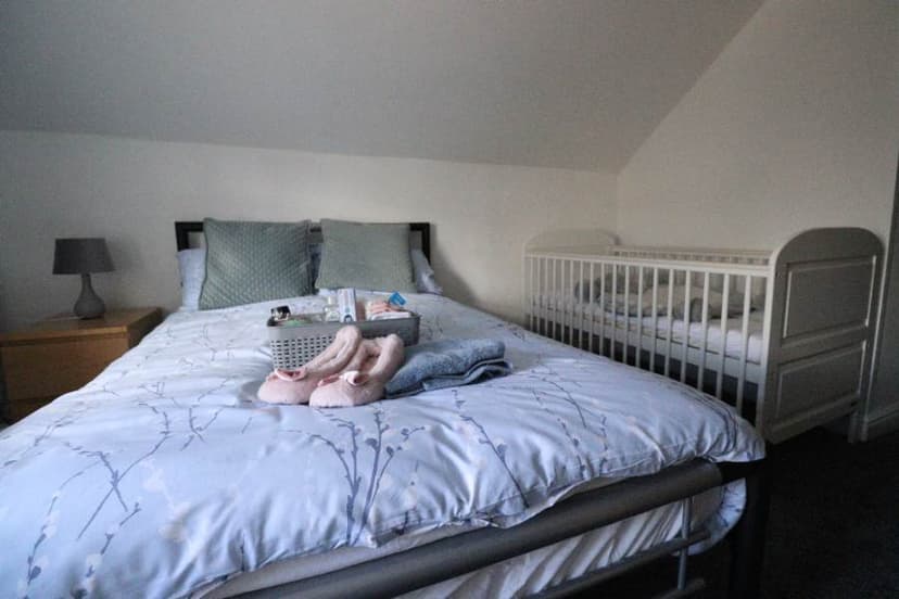 Image 2:6 bedroom End-of-terrace house to rent