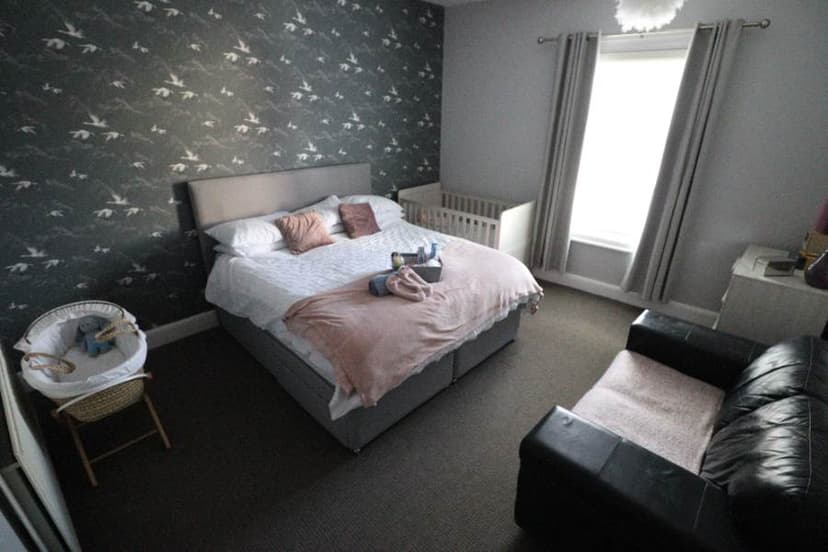 Image 1:6 bedroom End-of-terrace house to rent