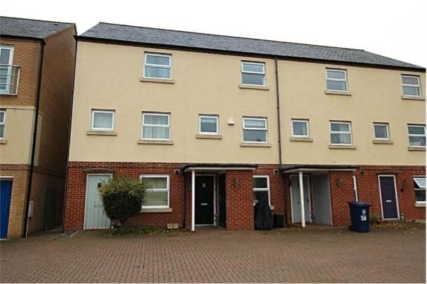 Image 1:4 bedroom Terraced house to rent