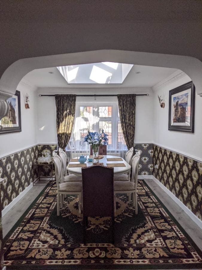 Image 1:4 bedroom Bungalow to rent