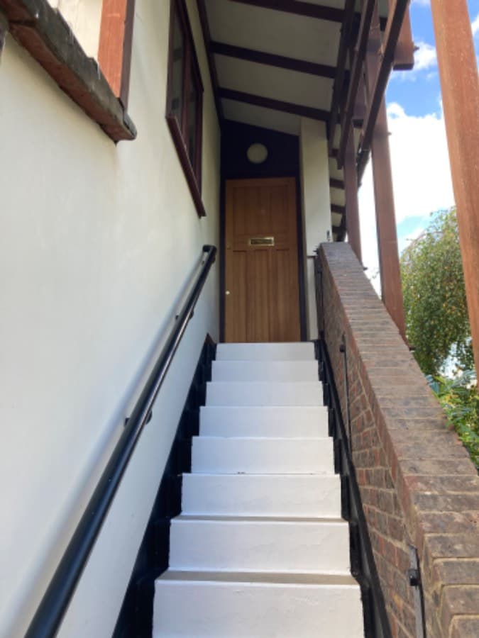 Image 1:1 bedroom Maisonette to rent